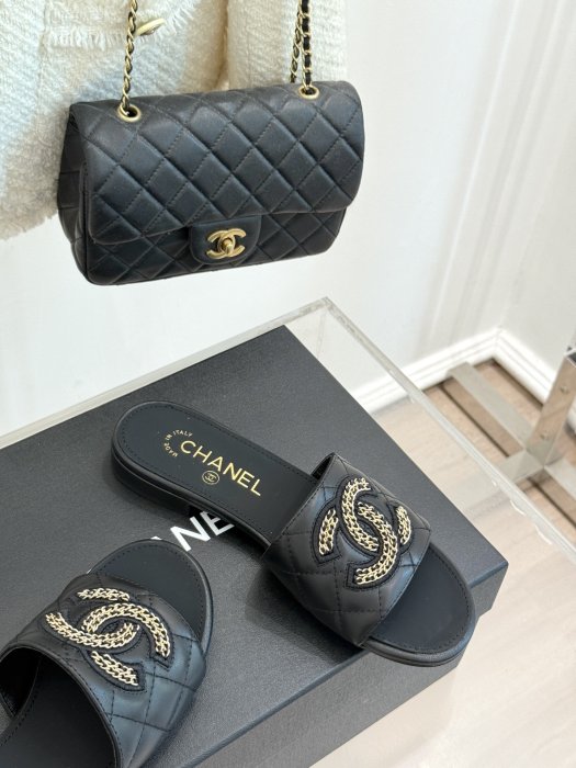 Шлепанцы женские фото 5