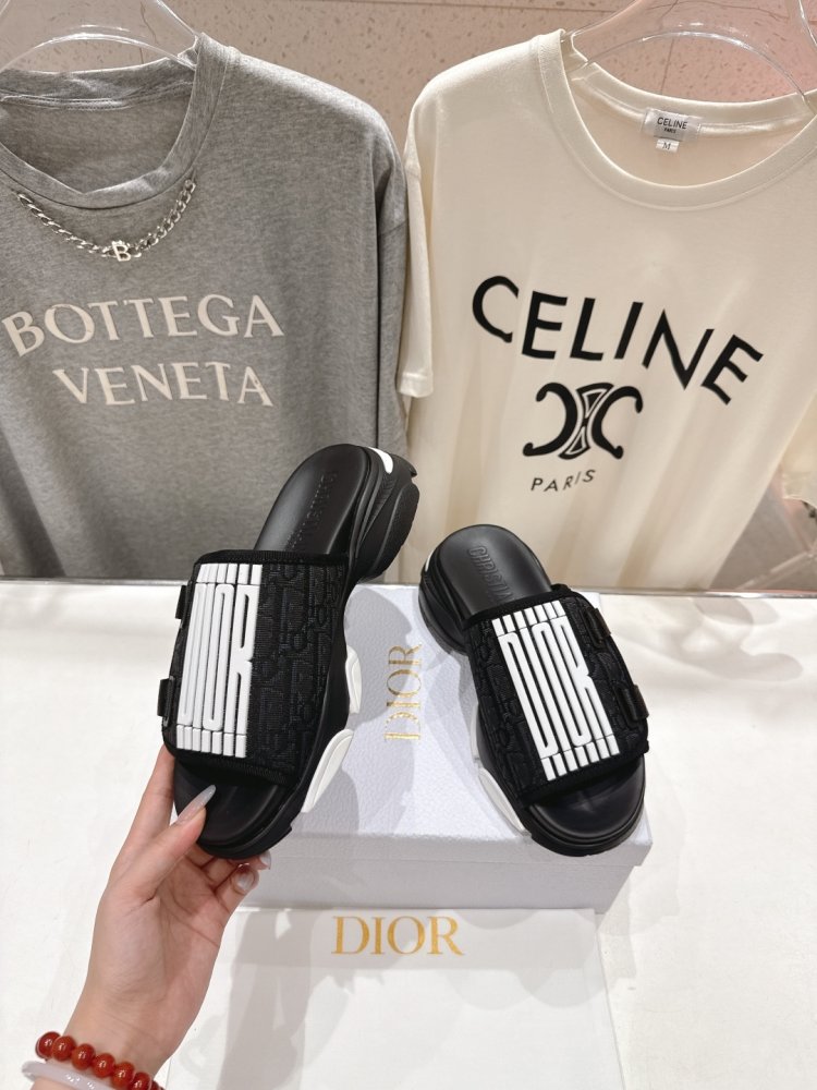 Шлепанцы женские фото 4