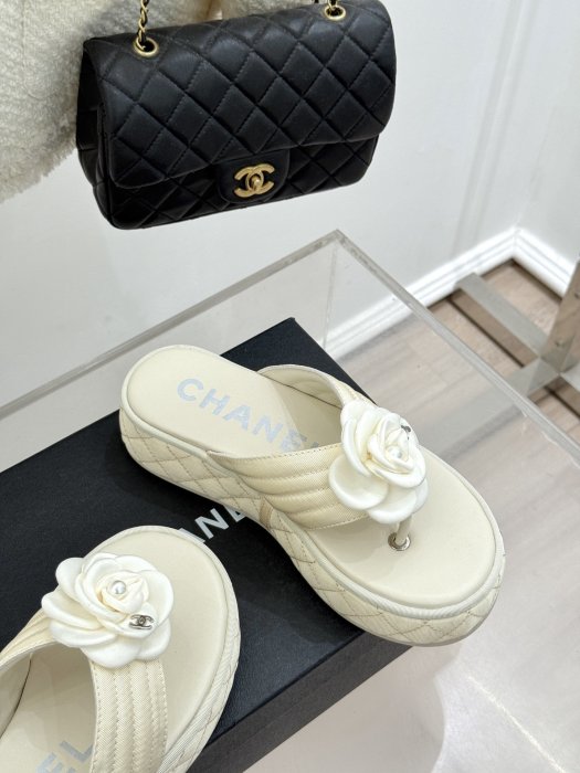 Шлепанцы женские фото 5