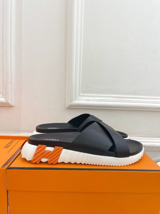 Шлепанцы женские фото 2