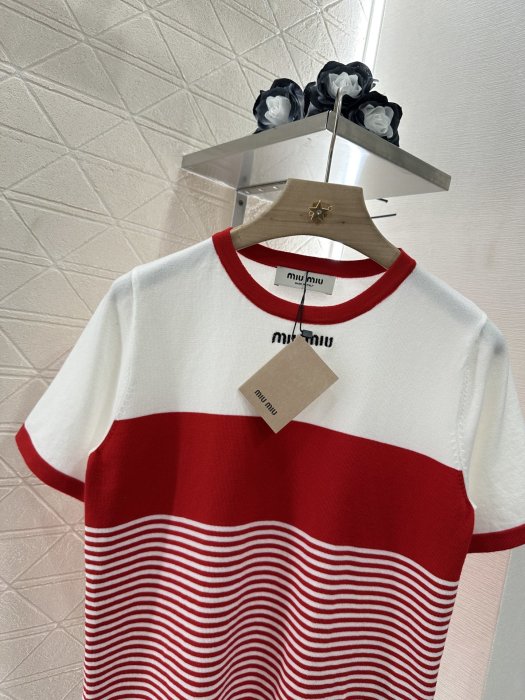 T-shirt women's фото 3