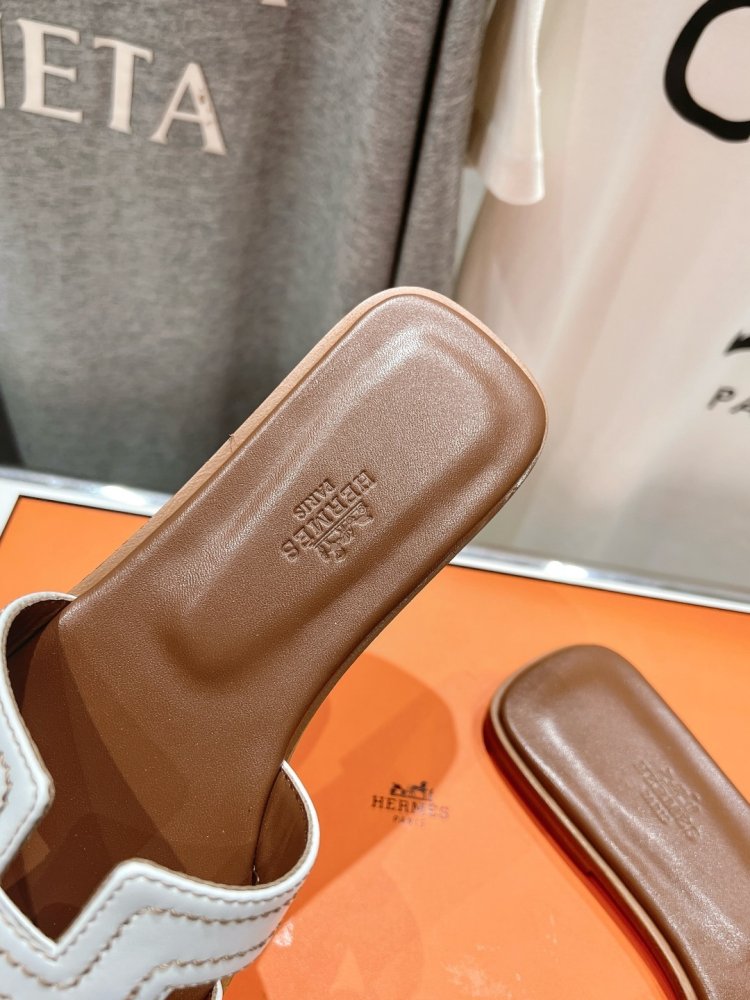 Шльопанці жіночі фото 9