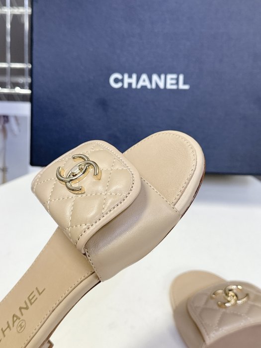 Шлепанцы женские фото 8