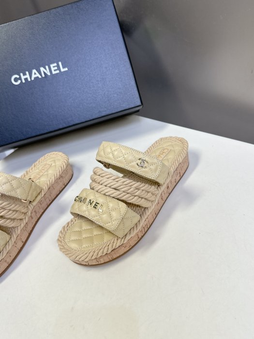 Шлепанцы женские фото 3