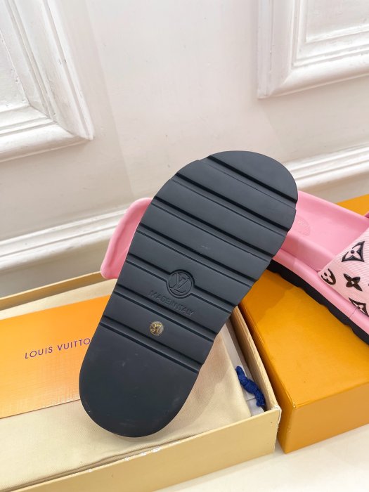 Шлепанцы женские фото 9