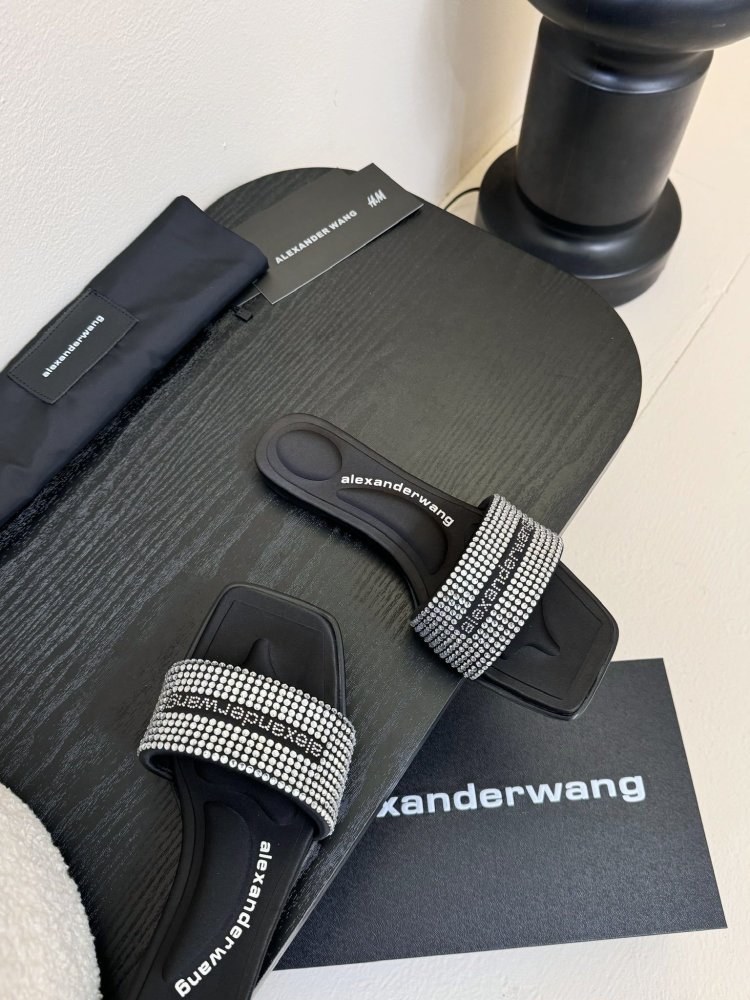 Шлепанцы женские фото 4