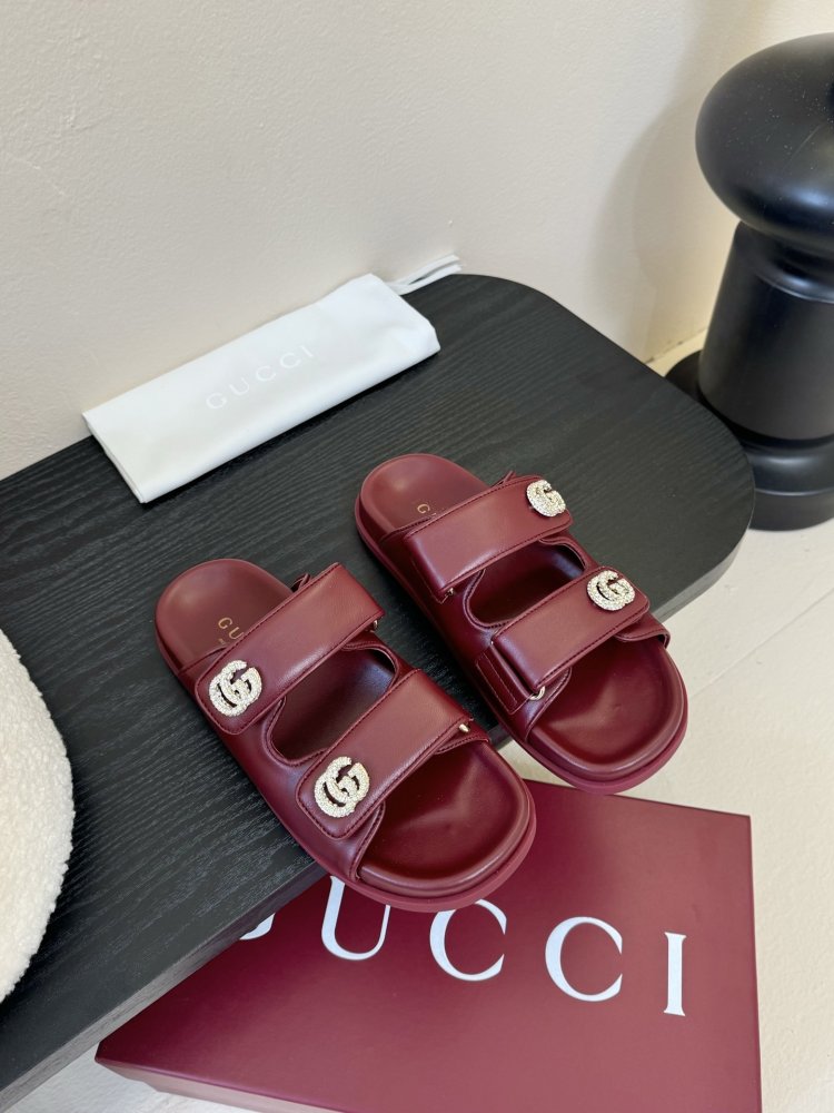 Шльопанці жіночі