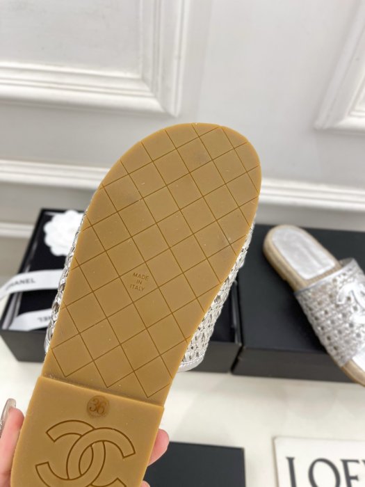 Шлепанцы женские фото 9