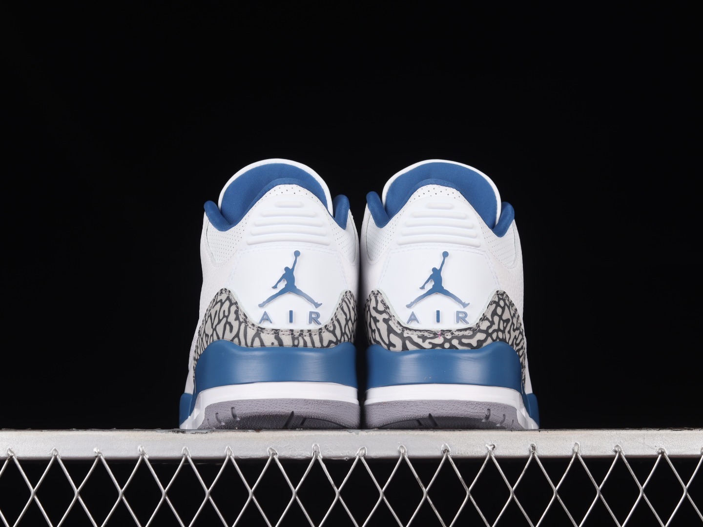 Кроссовки Air Jordan Retro AJ3 CT8532-148 фото 4