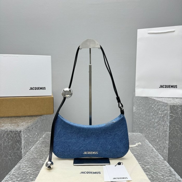 A bag women's Jacquemus̶ Le Bisou 27 cm