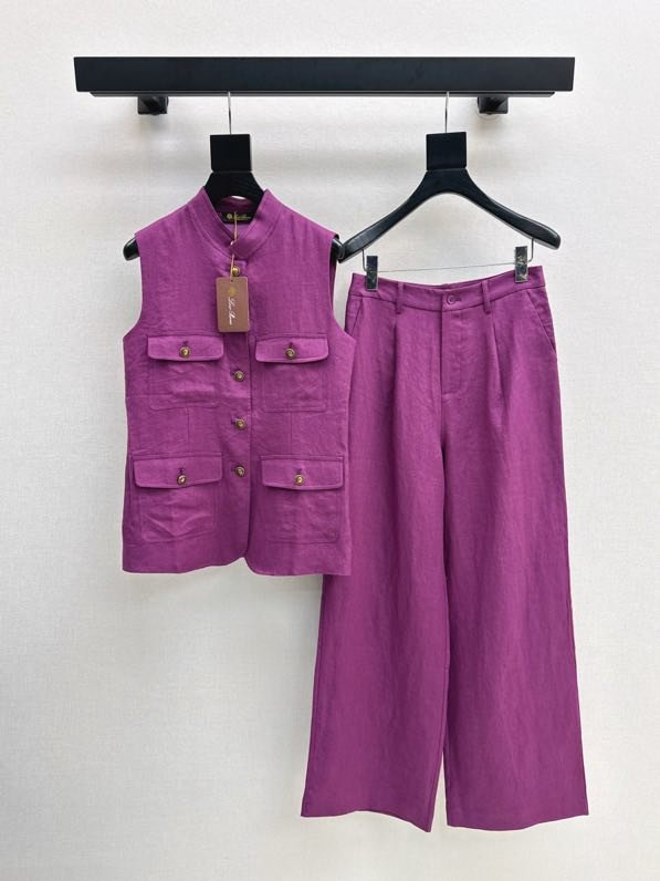 Елегантний жіночий костюм