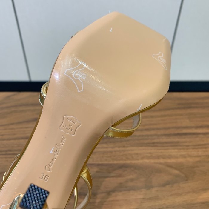 Босоножки фото 9