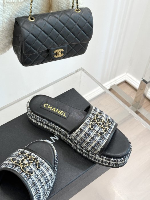 Шлепанцы женские фото 5