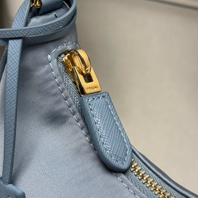 Сумка женская Re-Edition 2005 Re-Nylon 1N204M 22 см фото 3