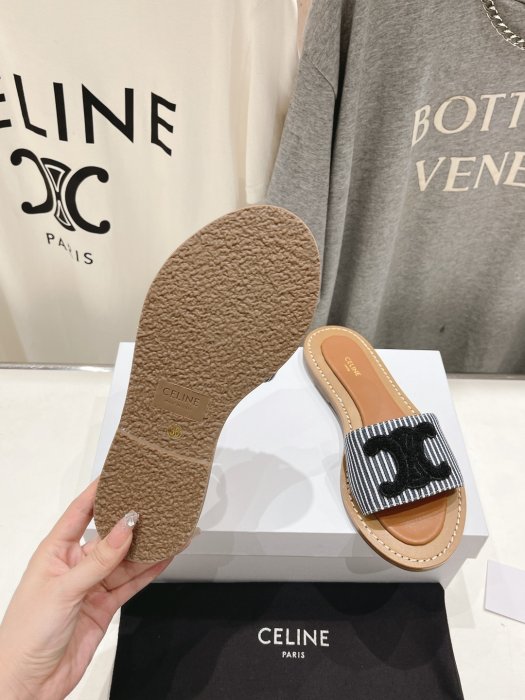 Шлепанцы женские фото 9