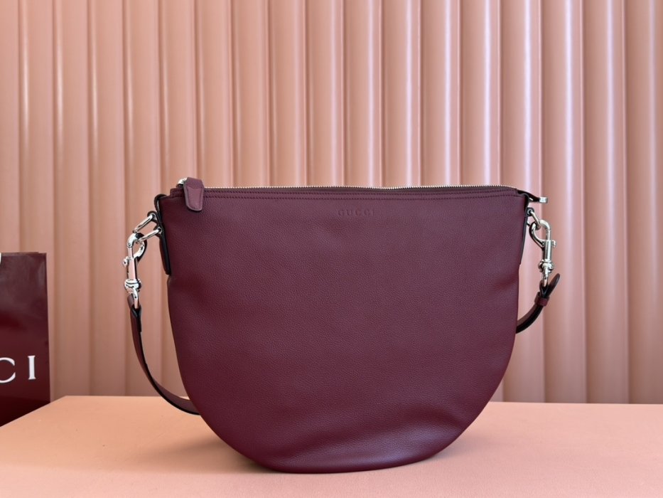 A bag across shoulder Gucc Body 40 cm