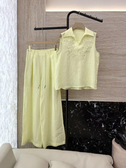 Костюм женский