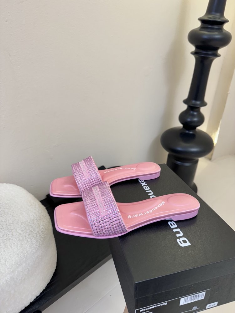 Шлепанцы женские фото 5