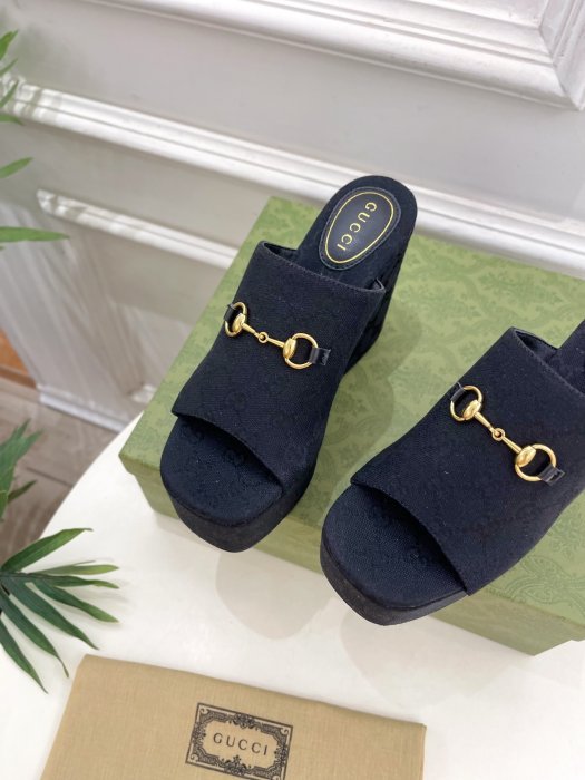 Босоножки фото 6