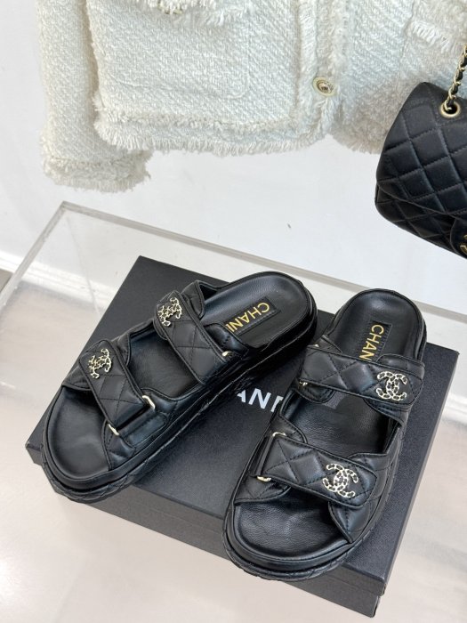 Шлепанцы женские фото 2