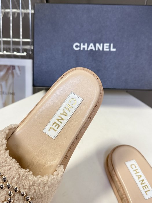 Шлепанцы женские фото 8