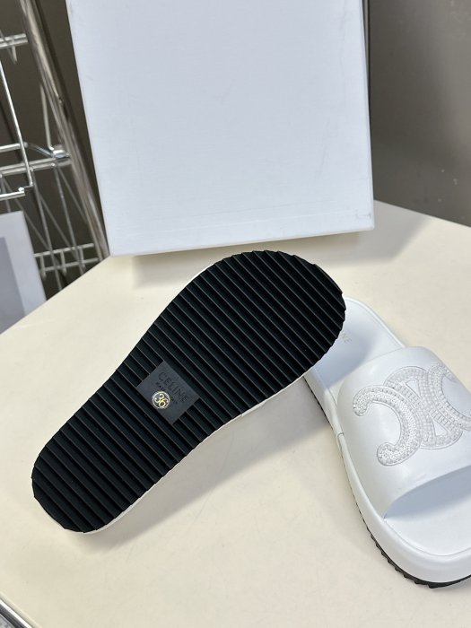 Шлепанцы женские фото 9