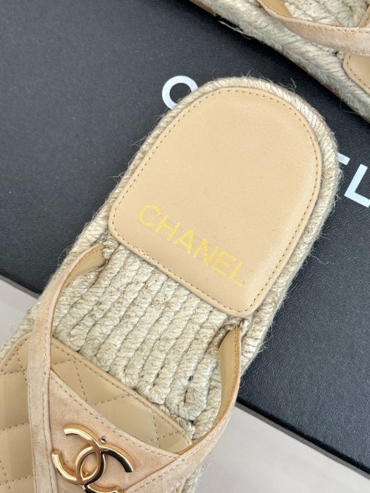 Шлепанцы женские фото 8