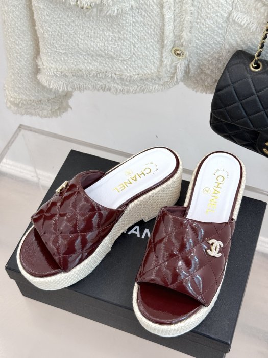 Шлепанцы женские фото 2