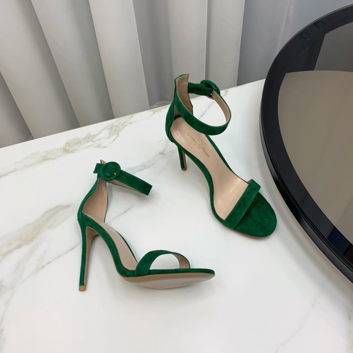 Босоножки фото 3