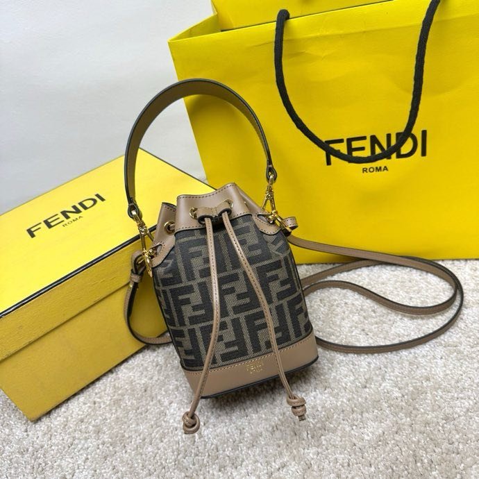 A bag women's Fendi Mon Tresor mini 18 cm