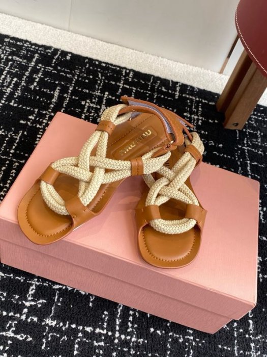 Сандалі фото 5