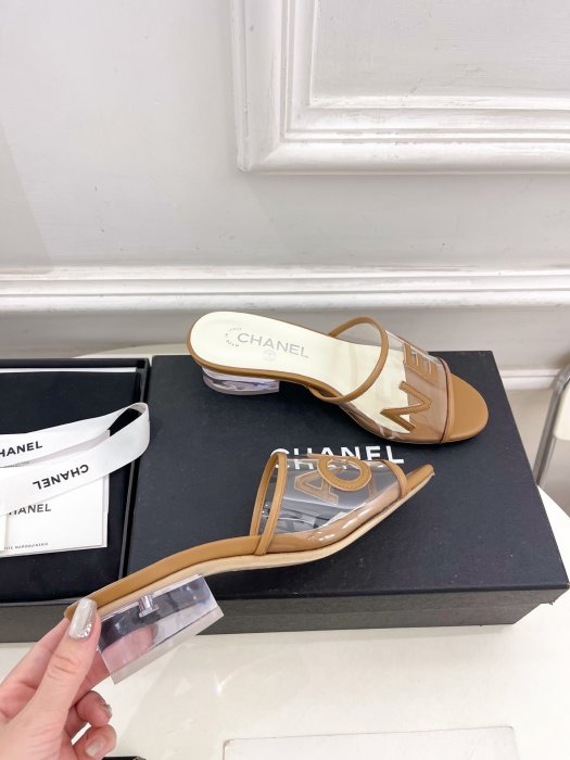 Шлепанцы женские фото 5