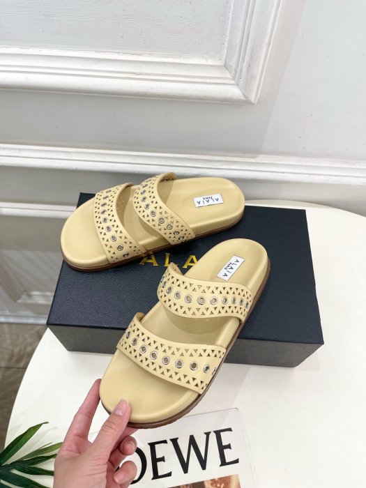 Шлепанцы женские фото 3