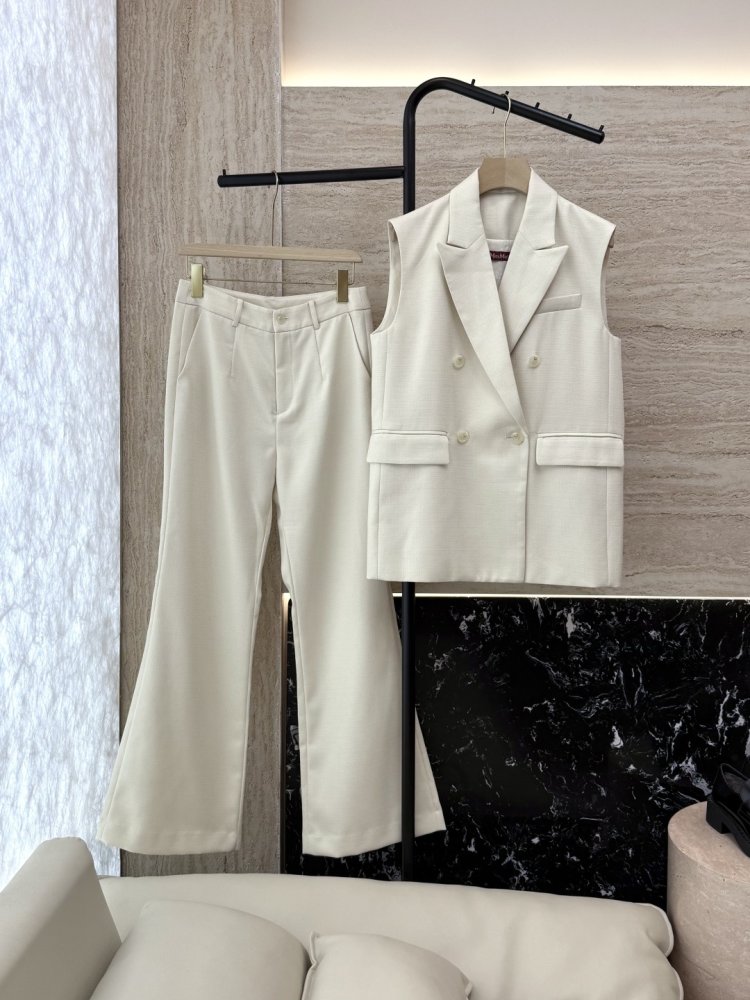 Костюм жіночий