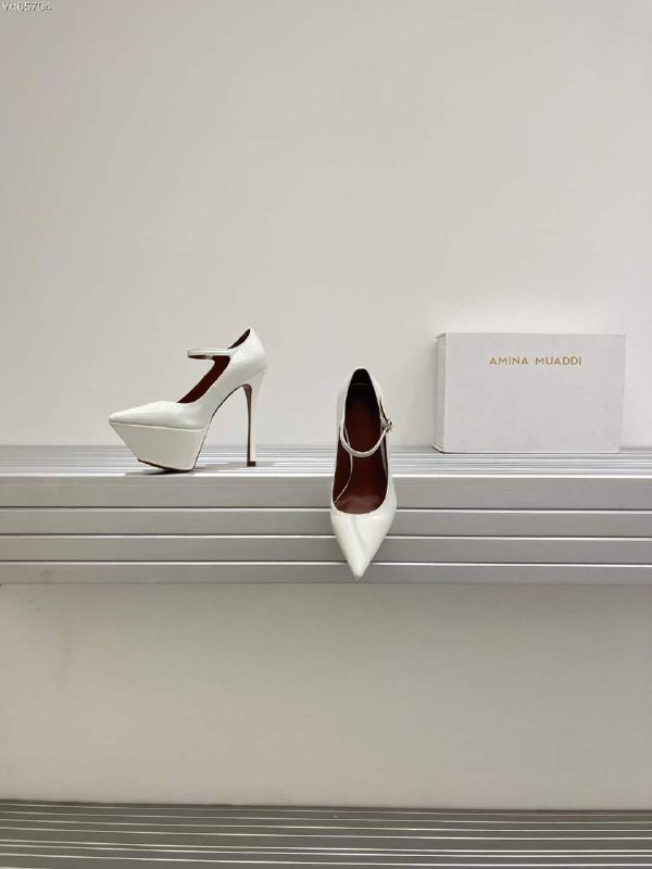 Stylish women's shoes on stud white фото 4