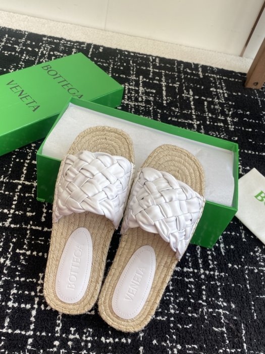 Шлепанцы женские фото 4