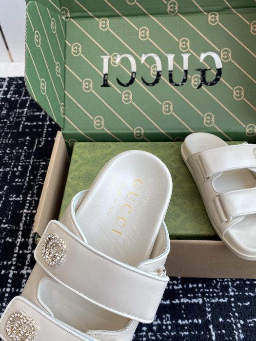 Шлепанцы фото 8