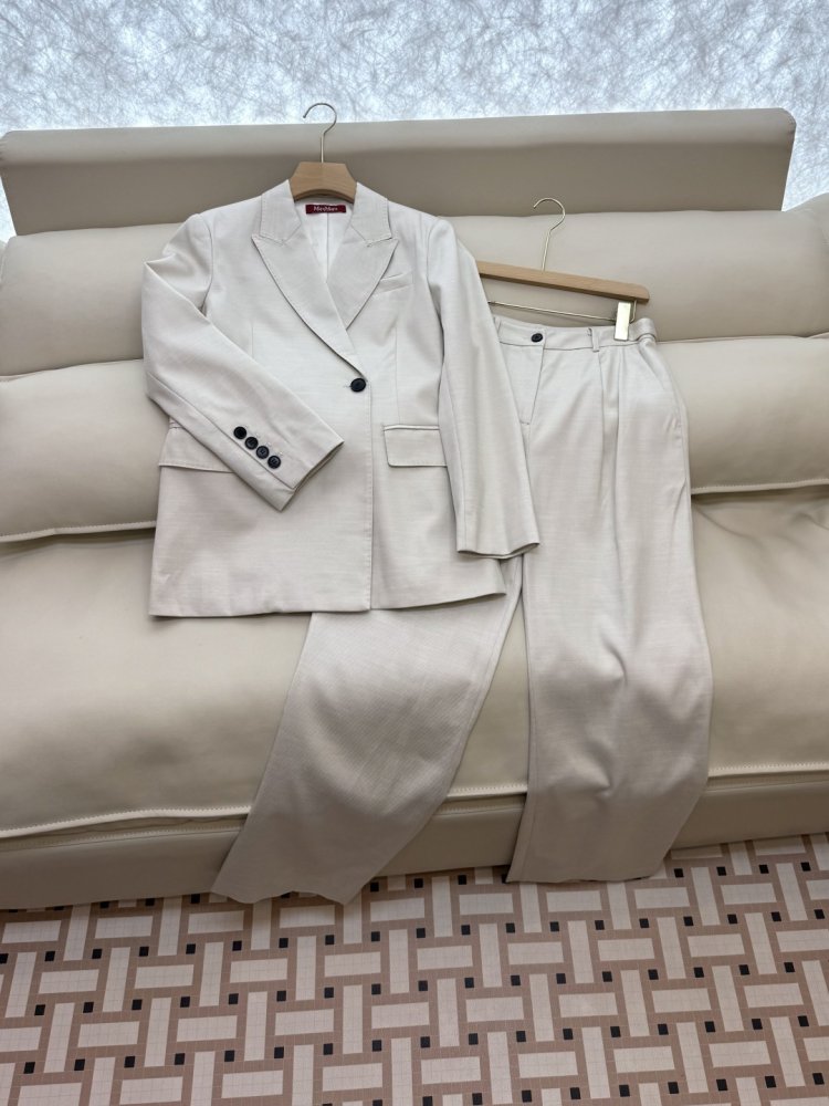 Костюм жіночий фото 3