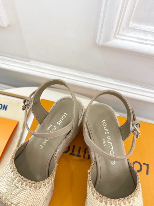 Босоножки фото 7