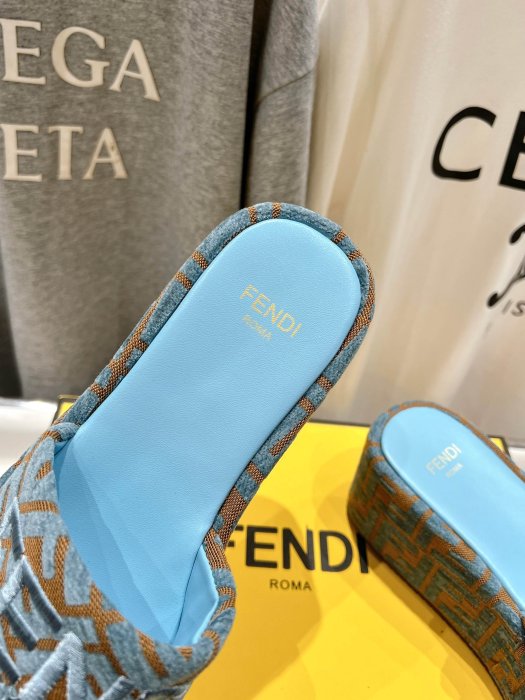 Шлепанцы фото 7