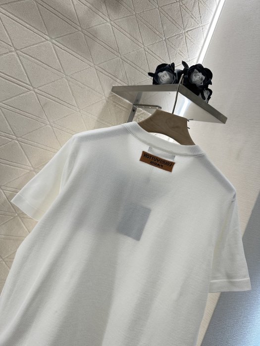 T-shirt women's фото 4