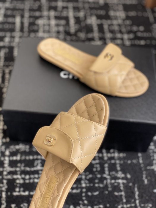 Шлепанцы женские фото 6