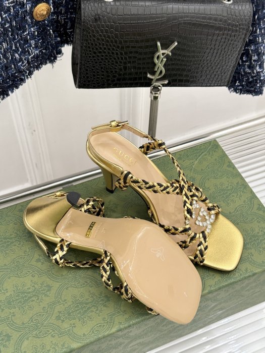 Босоножки фото 9