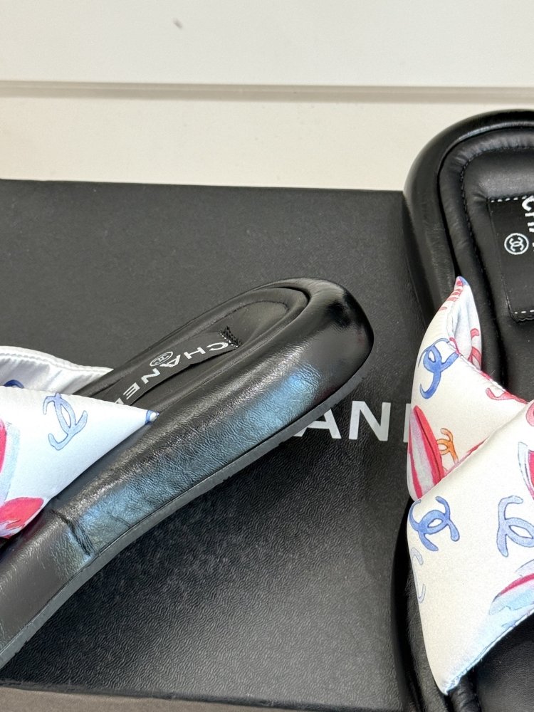 Шльопанці жіночі фото 6