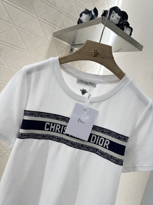 T-shirt women's фото 3