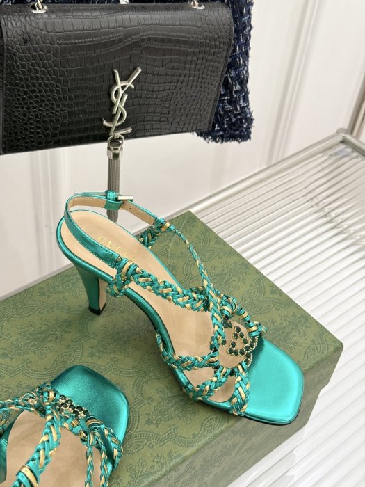 Босоножки фото 5