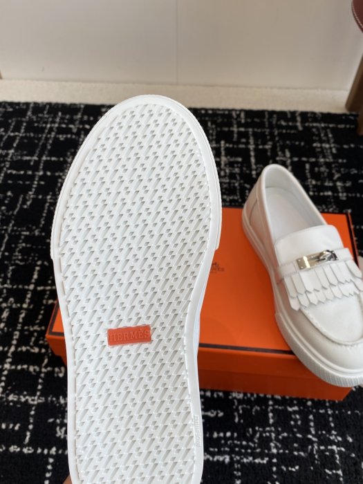 Лоферы кожаные женские фото 9