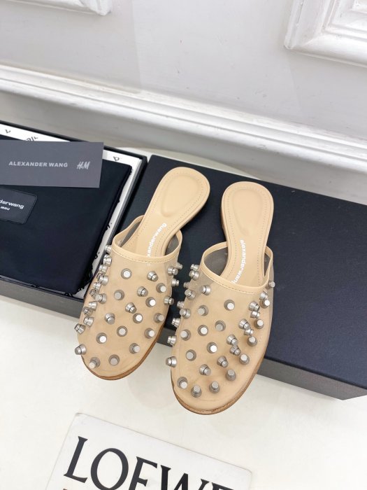 Шлепанцы женские фото 5