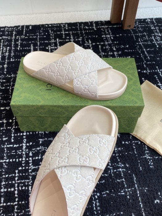 Шлепанцы фото 6