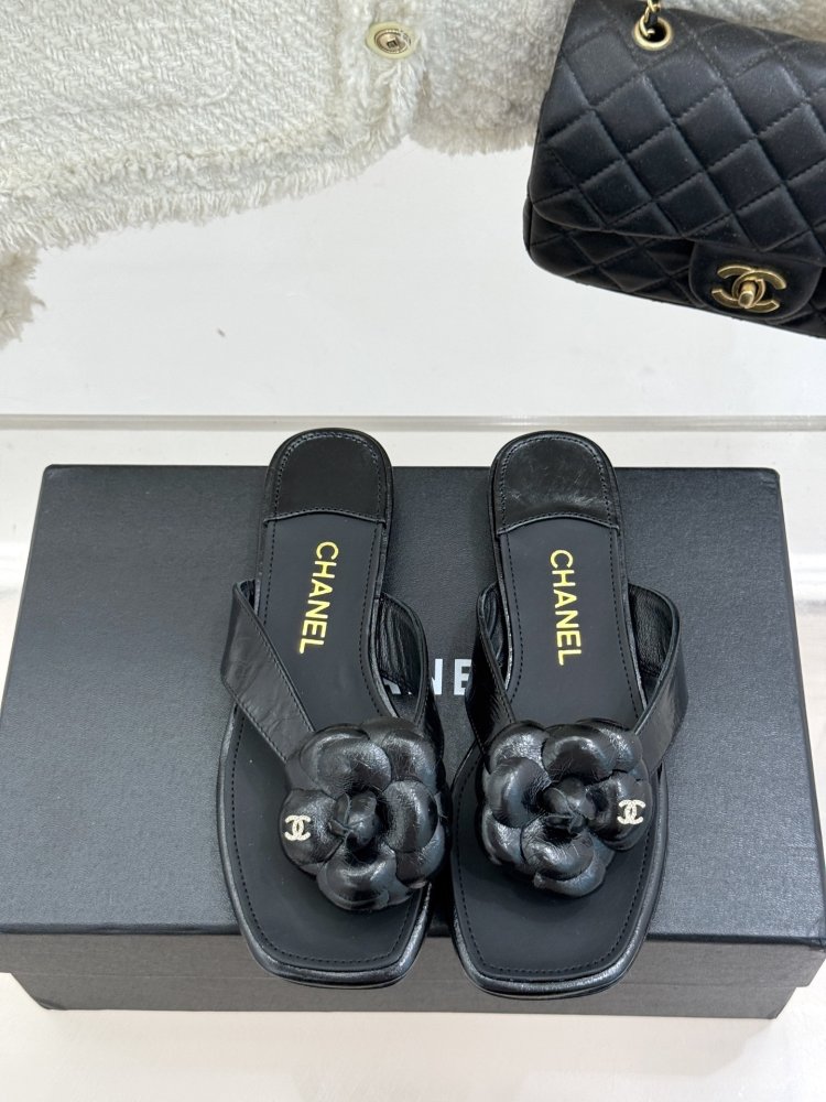 Шлепанцы женские фото 4